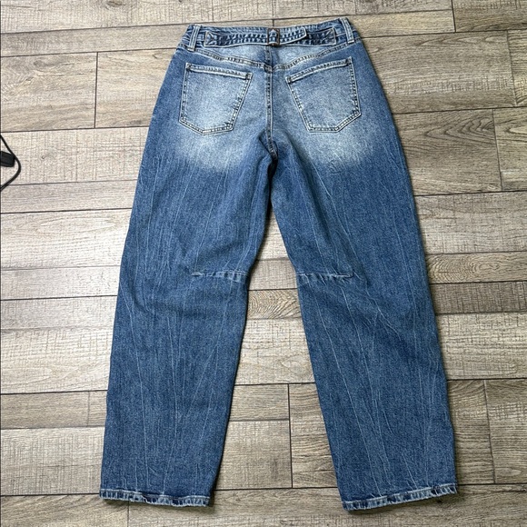 SO Women's Blue Mid-Rise Barrel Jeans - Picture 4 of 11